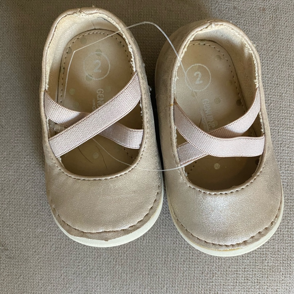 Baby girl gold shoes - Picture 1 of 3